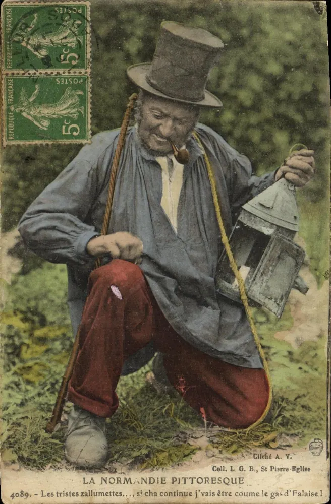 Pittoreske Normandie — Ein Mann in Zylinder mit Laterne — Cliché A. V., Coll. L. G. B., St Pierre-Eglise - Vorderseite