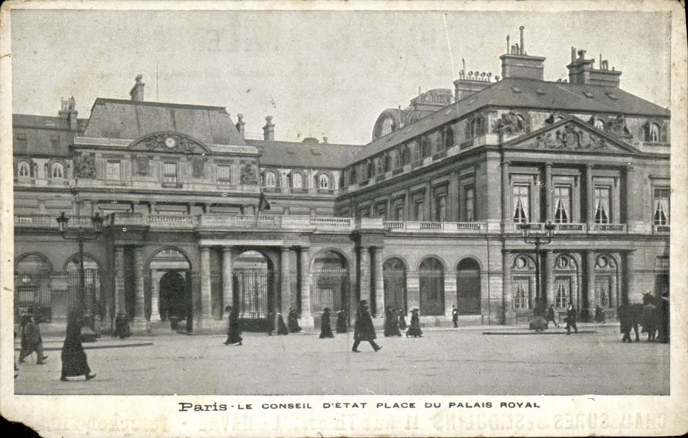 Paris — Der Conseil d'État, Place du Palais-Royal — Chaussures Desmoulins - Vorderseite