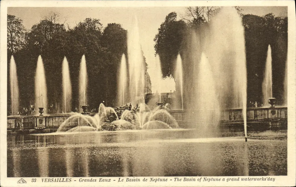 Versailles - Grandes Eaux - Der Bassin des Neptun - Der Bassin des Neptun an einem Tag der großen Wasserwerke - Vorderseite