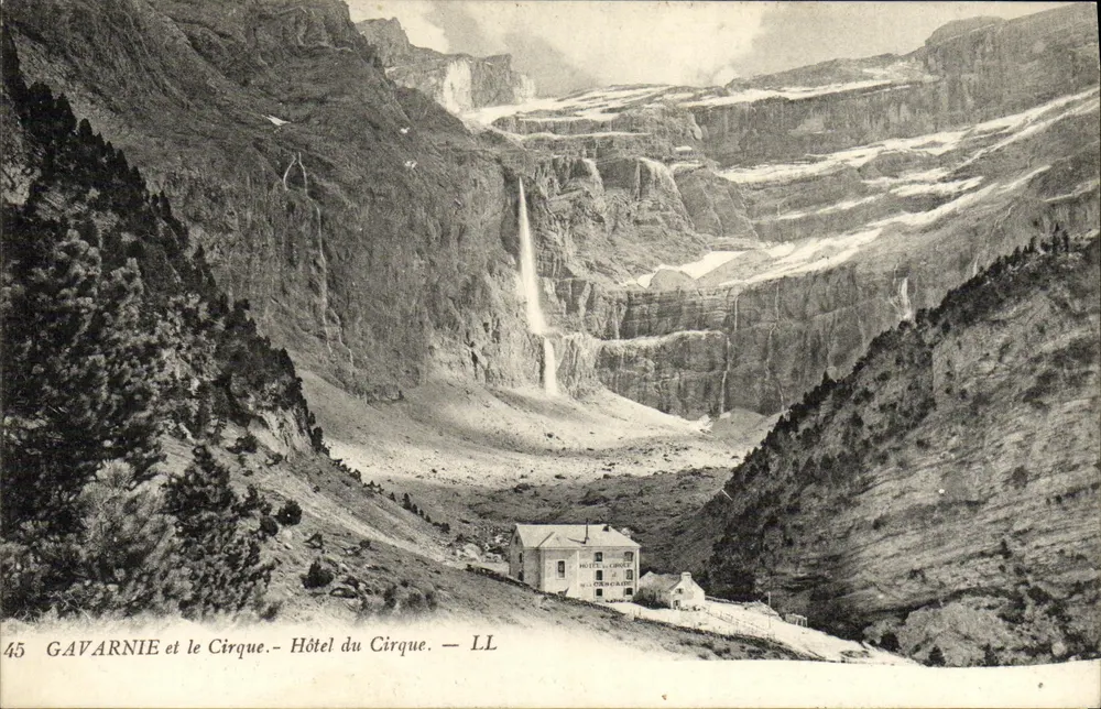 Gavarnie e o Cirque — Hotel do Cirque — LL - Frente