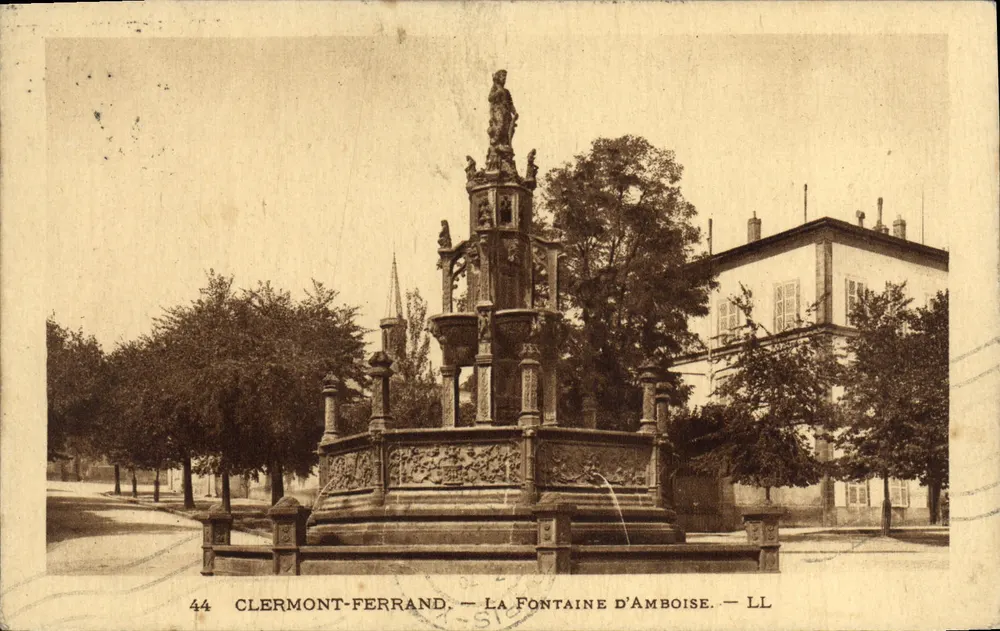 Clermont-Ferrand — A Fonte de Amboise — LL - Frente