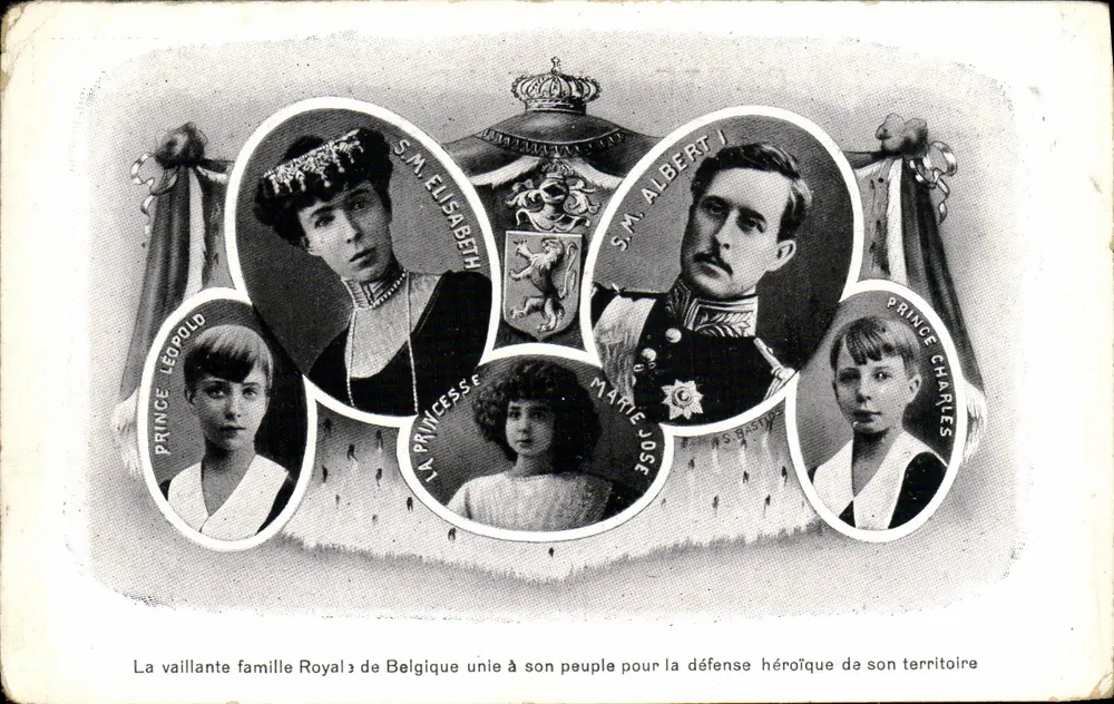 Königliche Familie Belgiens — Porträts der Mitglieder der königlichen Familie mit Wappen — Verlag nicht sichtbar - Vorderseite