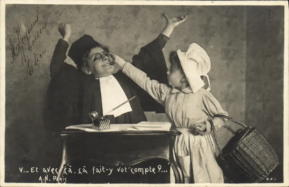 Comique — Criança e homem em traje de juiz — A.N. Paris - Frente