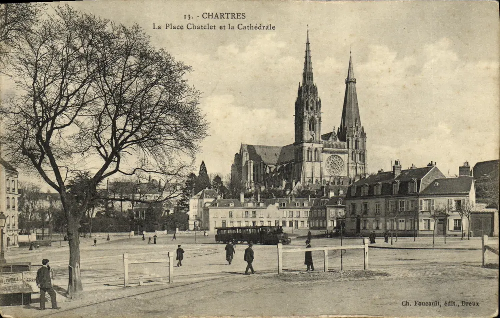 Chartres — A Place Chatelet e a Catedral — Ch. Foucault, editor, Dreux - Frente