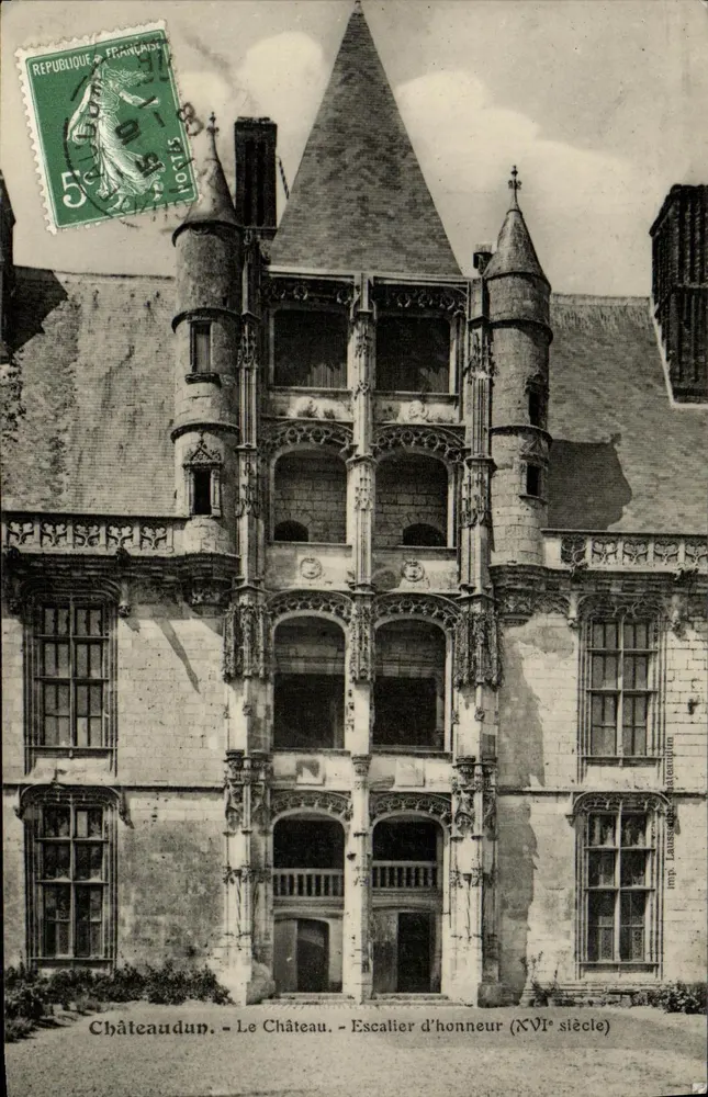 Châteaudun — O Castelo — Escada de Honra (Século XVI) — Imprensa Lausanne - Frente