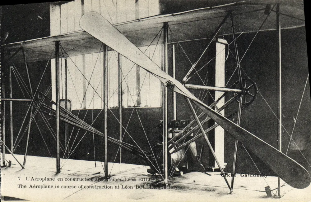 O Avião em construção nas Esines — Léon BOLLÉE — Foto Gareczinsky - Frente