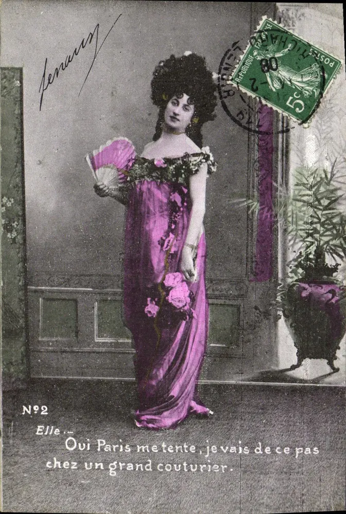Féneray — Femme en robe violette tenant un éventail — Éditeur Richard, n°2 - Recto