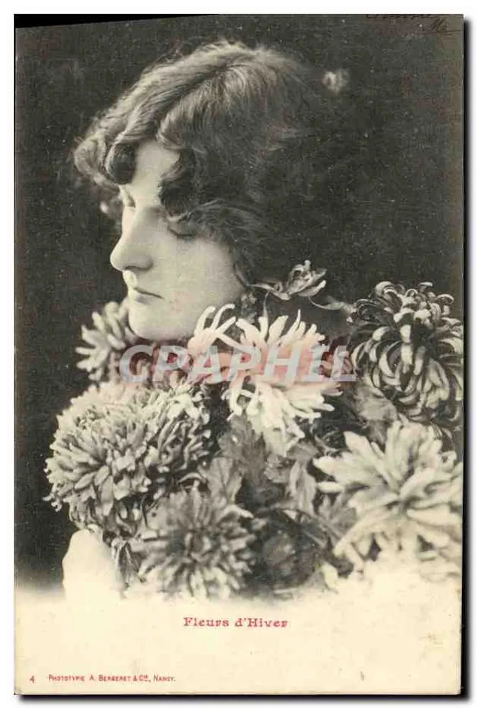 Winterblüten — Porträt einer Frau mit Chrysanthemen — Phototype A. Bergeret & Cie, Nancy, n°4 - Vorderseite
