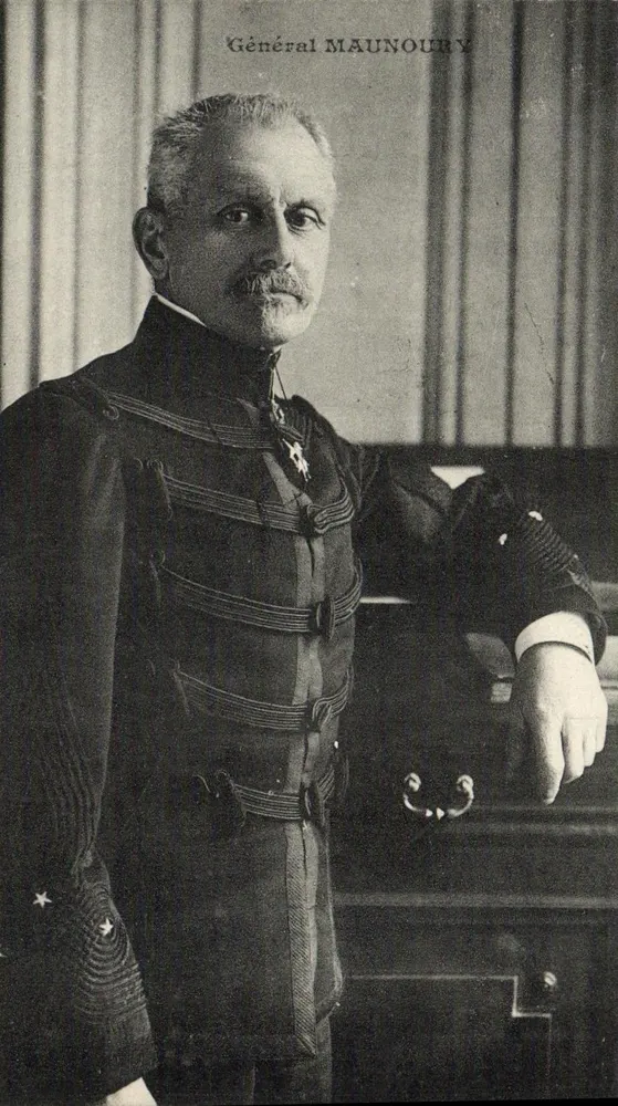 Geral Maunoury — retrato em uniforme — editor não identificado - Frente