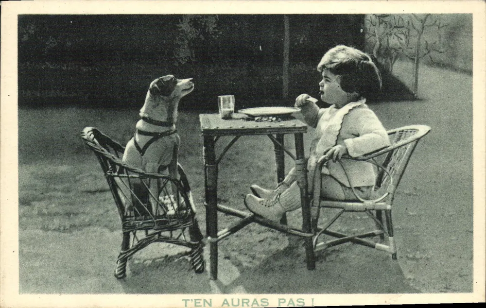 Kind und Hund am Tisch — DU WIRST ES NICHT HABEN! — Grands Magasins de la Samaritaine, Paris - Vorderseite