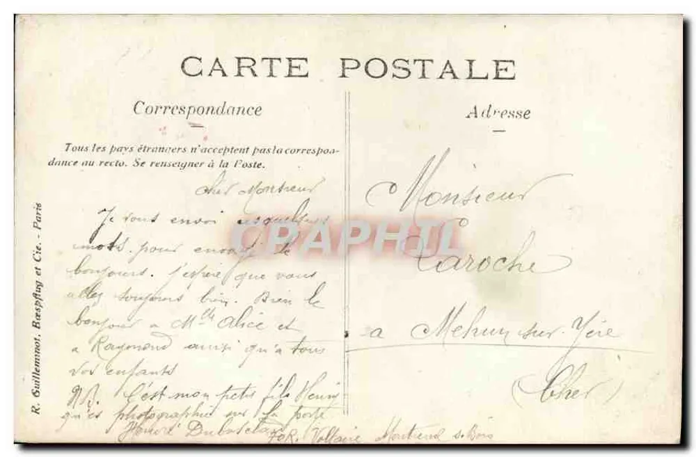 Menina sentada em um limiar — diante de uma porta de madeira — editor R. Guillenmot, Paris - Verso