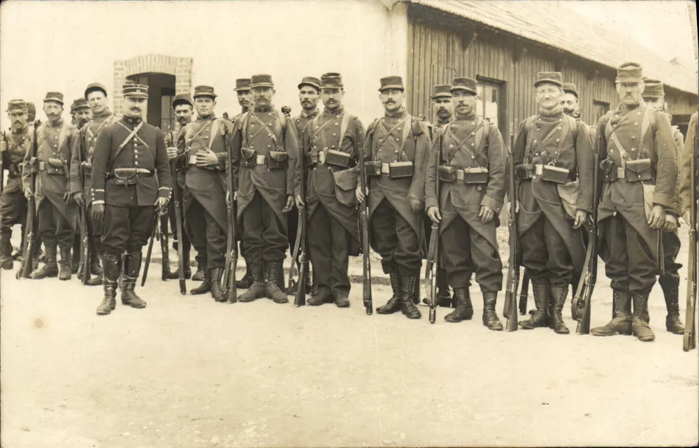 Soldaten in Uniform — Boulgues — Photo RETY - Vorderseite