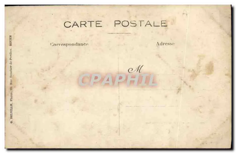 Fischermannschaft — Vor einem Holzbau — Verlag C. Belville, Port-en-Bessin - Rückseite