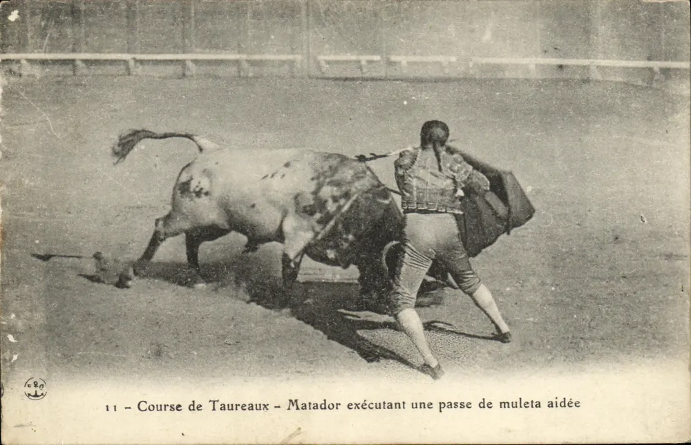 Stierkampf — Matador, der eine Muleta-Passage unterstützt durchführt — unbekannter Verlag, Seriennummer 11 - Vorderseite