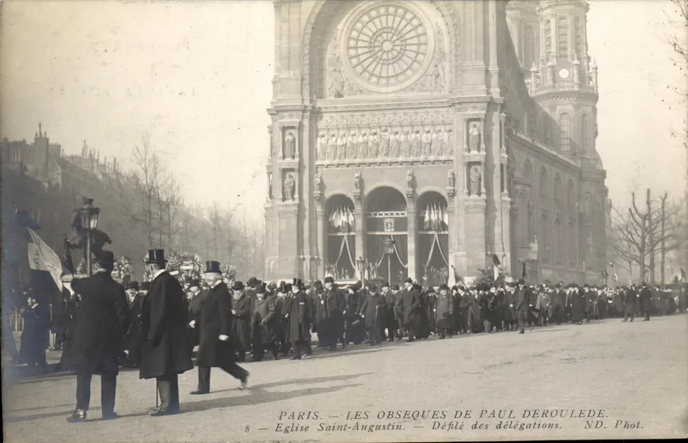 Paris — Die Trauerfeier von Paul Deroulede — Delegationsparade — ND. Phot. - Vorderseite