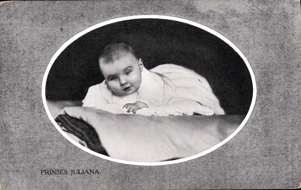 Princesa Juliana — Foto de bebê — Foto Guy de Coral & Co., Amsterdam - Frente