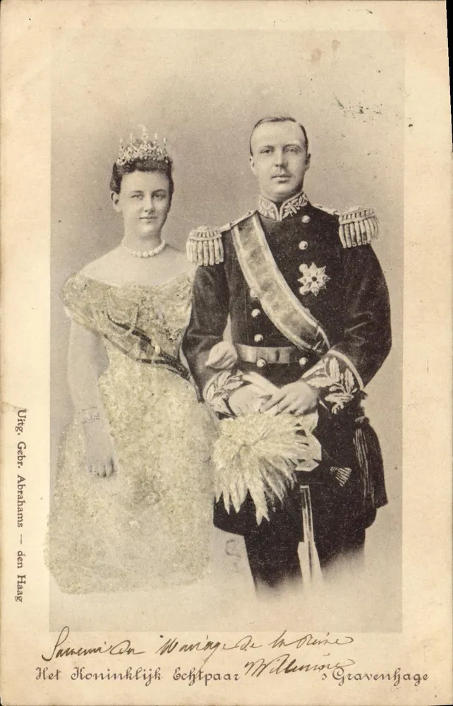 Reino dos Países Baixos — O casal real Willem III e Wilhelmina — fotografia de estúdio por Uitg. Geb. Abrams — den Haag - Frente