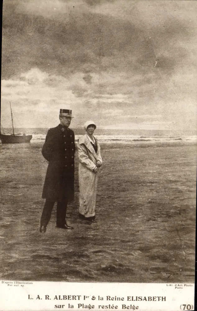 L.A.R. ALBERT Ier & la Reine ELISABETH sur la Plage restée Belge — L.A.T. d'Art Photo, Paris (70) - Vorderseite
