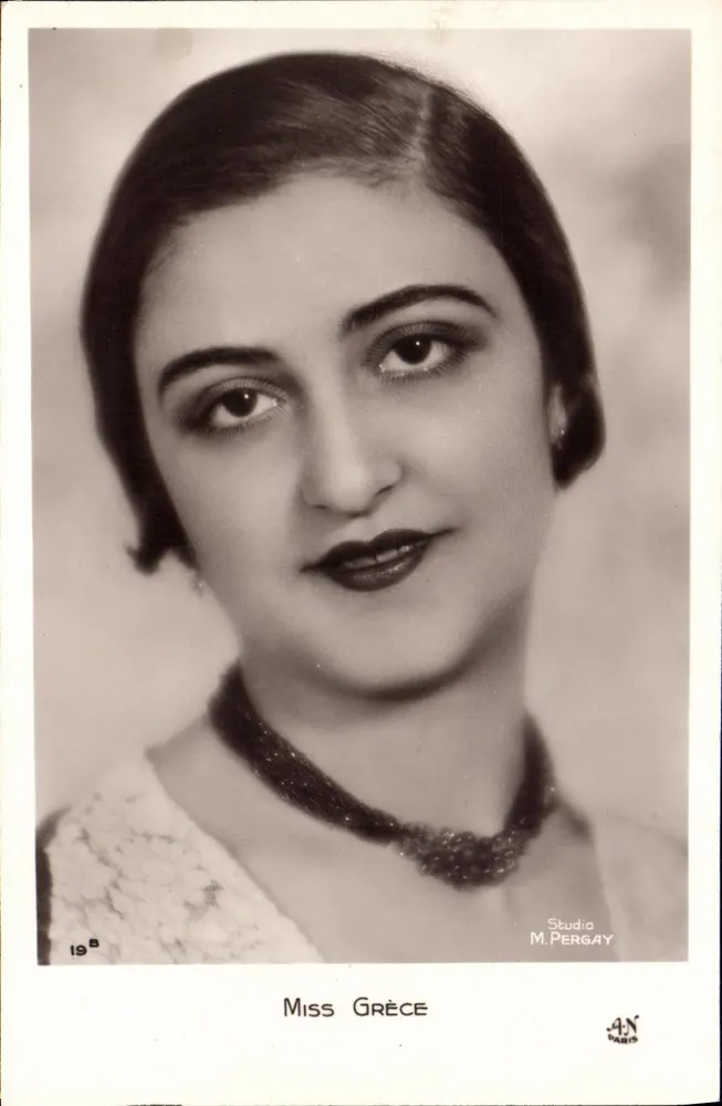 Miss Griechenland — Portrait — Studio M. Pergay, Paris - Vorderseite