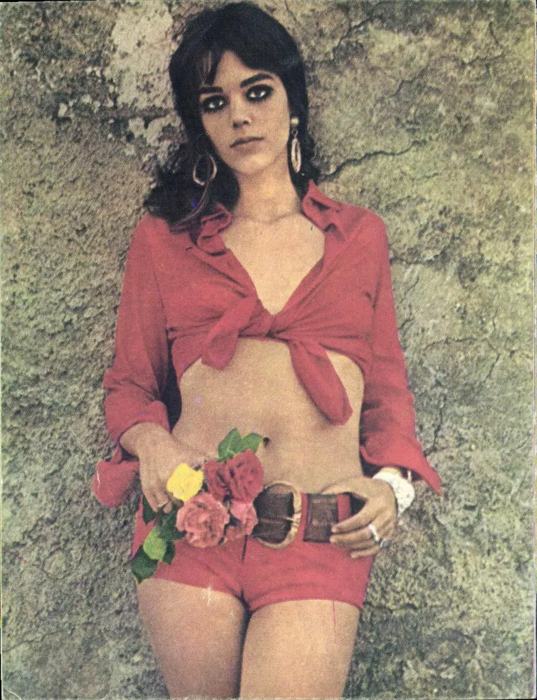 Tina Omon — foto de estúdio — editor ČIK RAZOLEDNICA - Frente