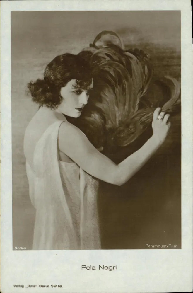 Pola Negri — atriz — Verlag „Ross“ Berlin SW 68, n° 939/3 - Frente