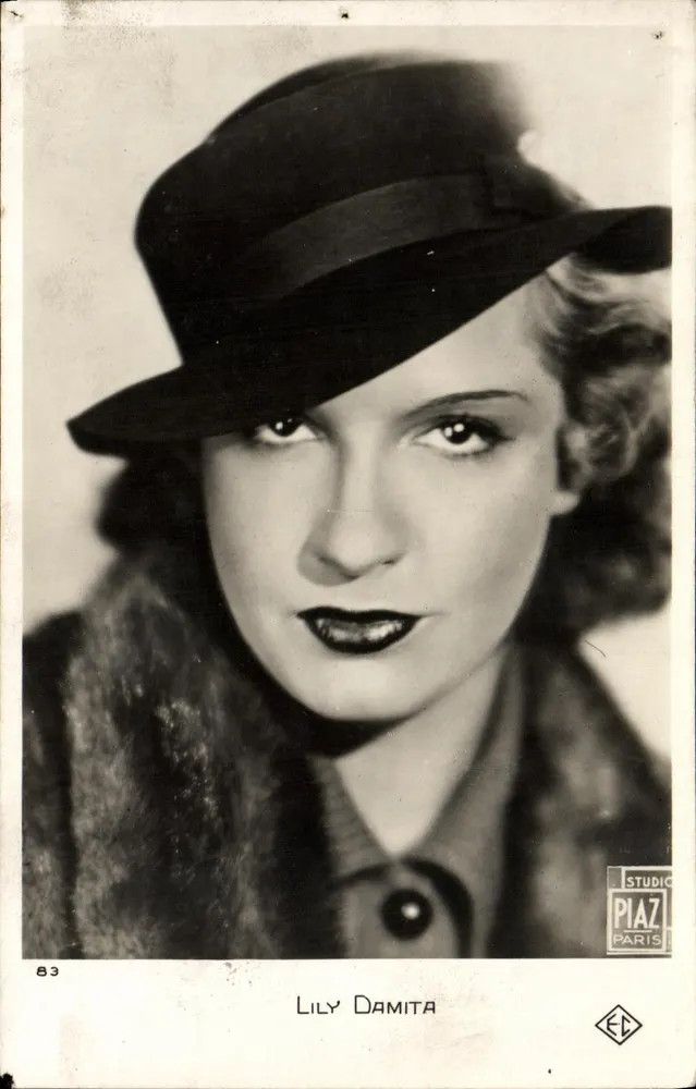 Lily Damita — portret w czarno-białym — Studio Piaz Paris, nr 83 - Awers