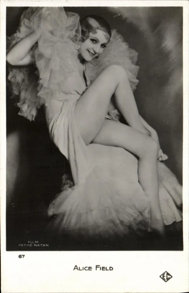 Alice Field — dançarina em vestido com mangas largas — Filme Pathe-Natan n°67 - Frente