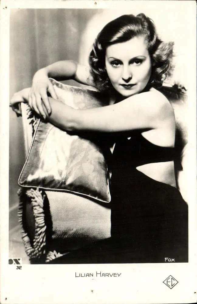 Liliane Harvey — portrait de studio — Fox - Awers