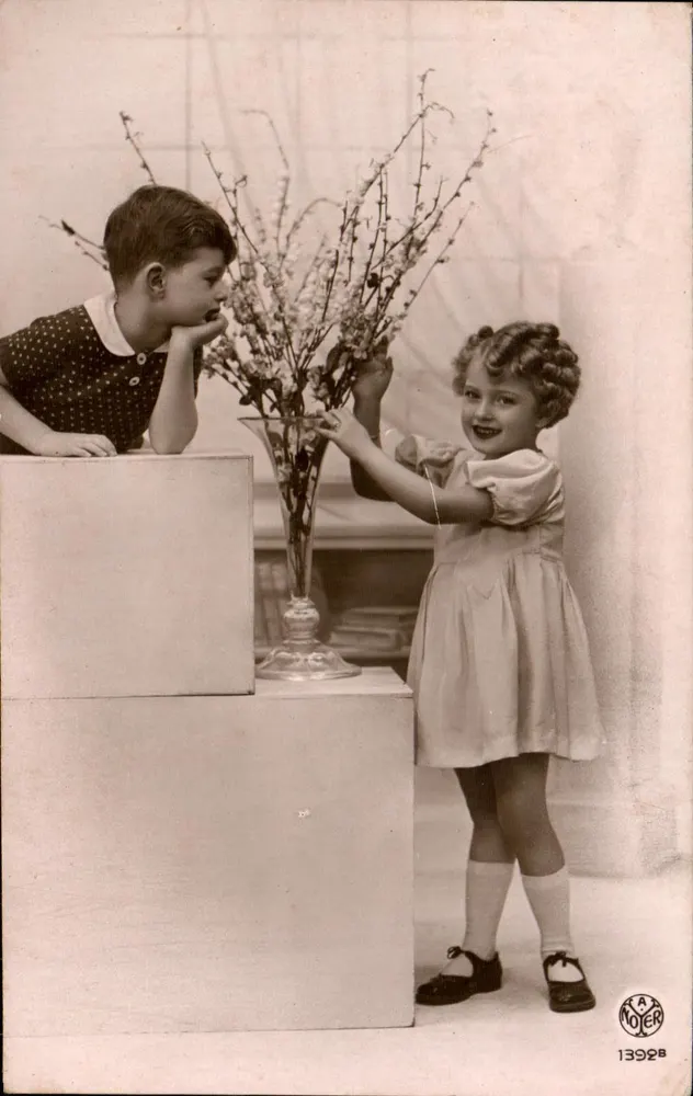 Crianças brincando com um vaso de flores — Atelier Noyer, n° 13928 - Frente