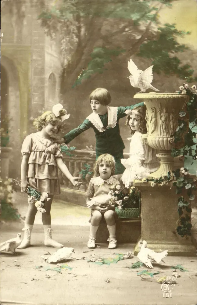 Vier Kinder mit Tauben — CK° 151 — Verlag CK - Vorderseite