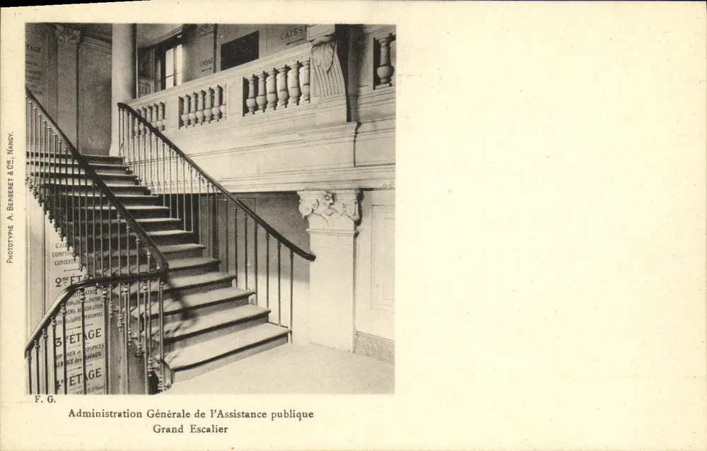Generaldirektion der öffentlichen Hilfe — Großer Treppenaufgang — Phototype A. Beisseret & Cie, Nancy - Vorderseite