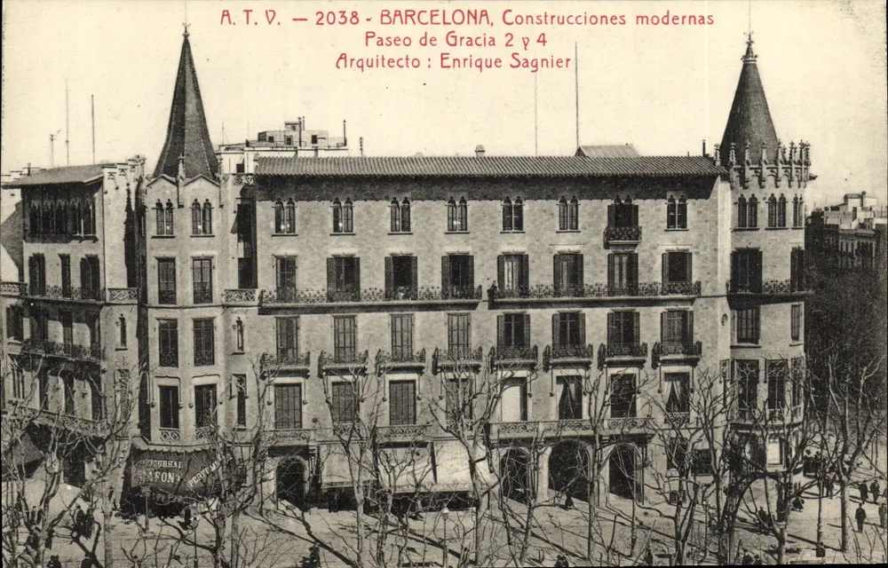 Barcelona — Moderne Gebäude am Paseo de Gracia 2 y 4 — A.T.V. 2038 - Vorderseite