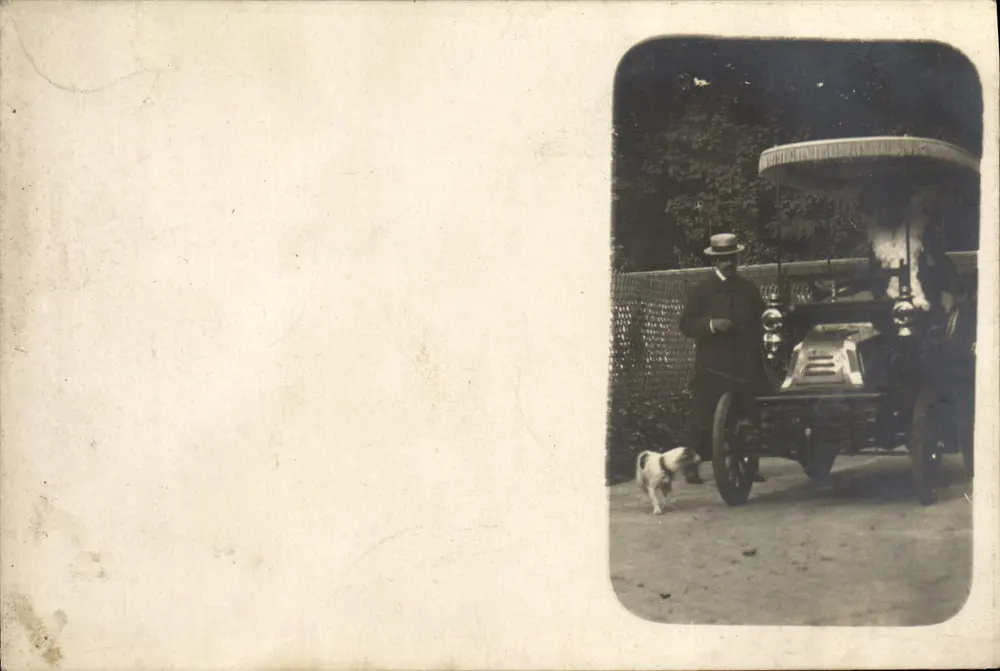 Automóvel antigo — homem e cão — n°0592 - Frente