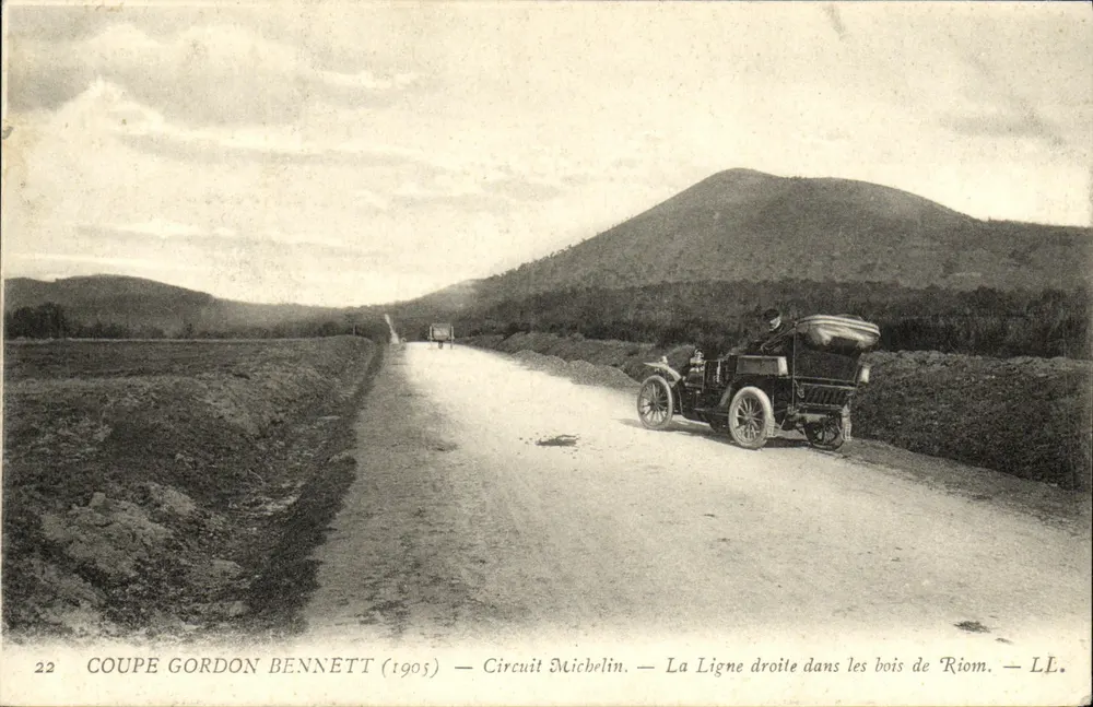 Gordon Bennett-Rennen (1903) — Michelin-Rundkurs — Die Gerade in den Wäldern von Riom — LL. - Vorderseite