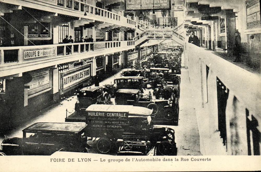 LYON FAIR — Der Automobilgruppe in der Deckstraße — Gruppe 2, Ford Automobiles, Zentralölgesellschaft - Vorderseite