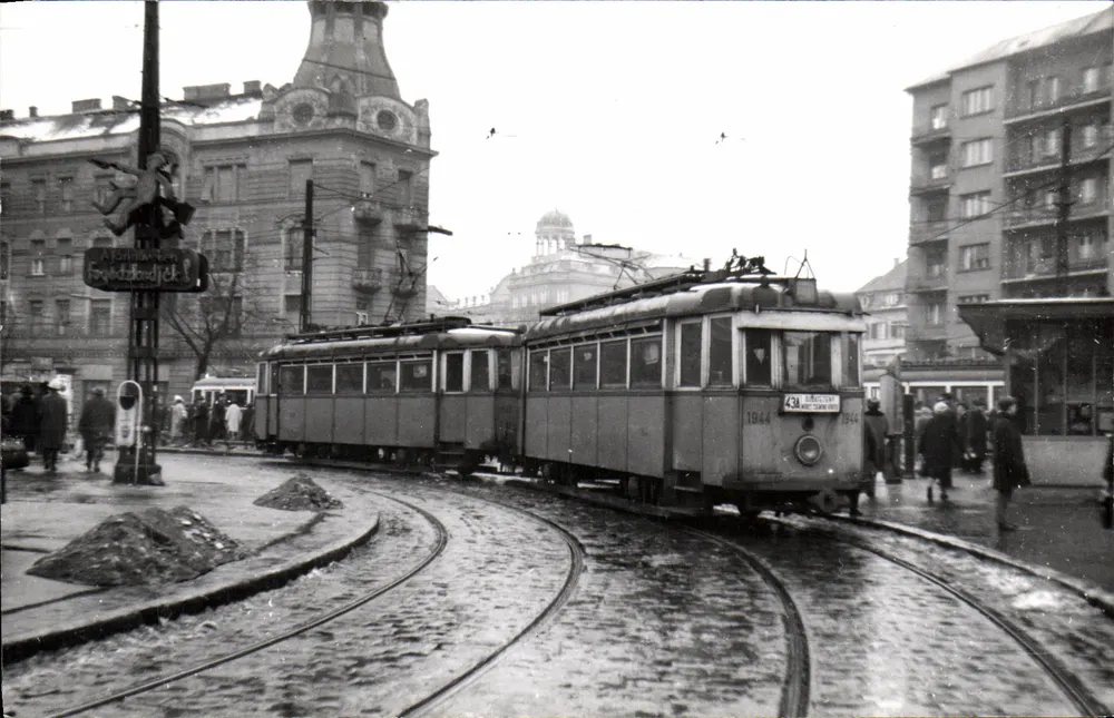 Tramway em Budapeste — rua Forrás utca — n° 195 - Frente