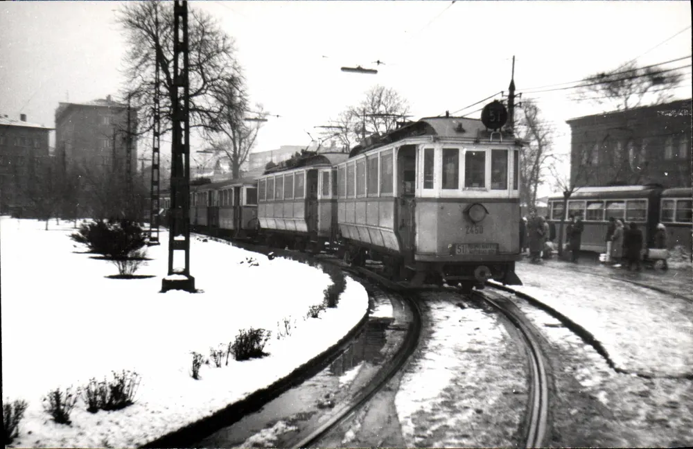 Tramway em Varsóvia — inverno — 195 - Frente