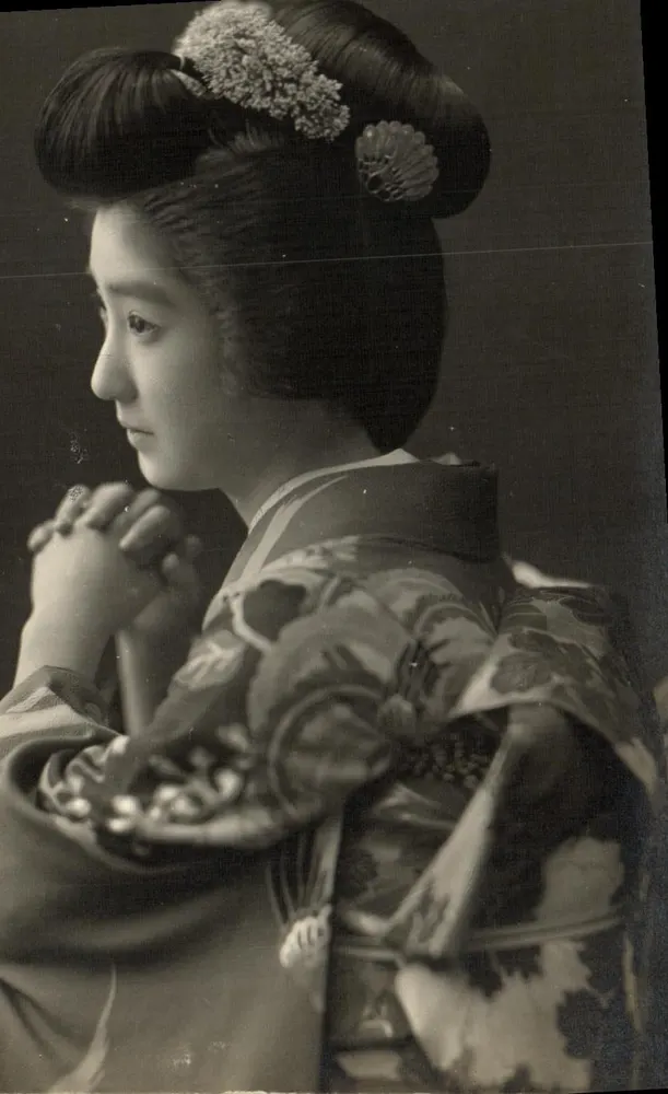 Junge Frau im Kimono — Japan — unbekannter Verlag, Seriennummer nicht sichtbar - Vorderseite