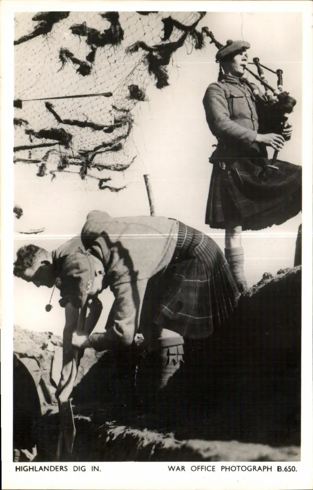 Highlanders Dig In — Fotografia do Escritório de Guerra B.650 - Frente