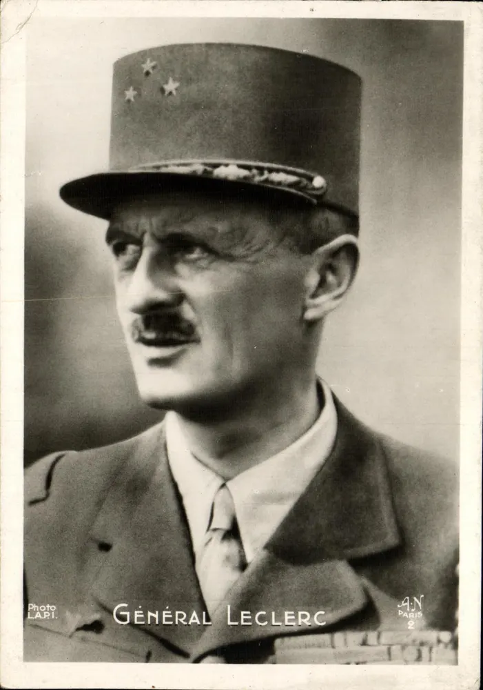 Geral Leclerc — retrato militar — Foto LAPI, Paris - Frente