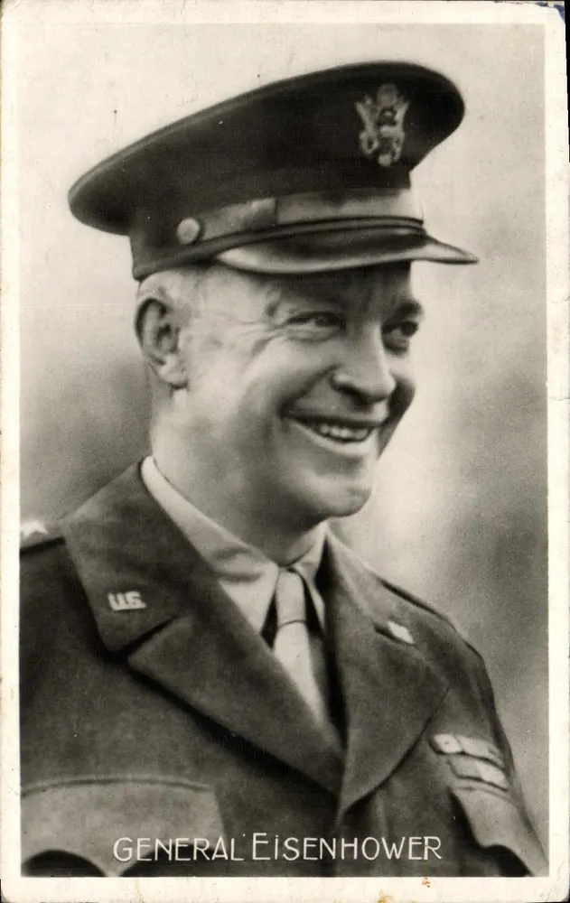 Geral Eisenhower — retrato em uniforme — Edições SUPERPHIL, Paris - Frente