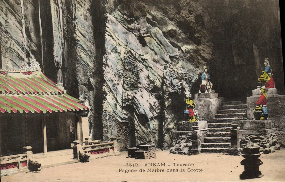 Pagode de Marbre dans la Grotte — Annam - Tourane — Photographie P. Peuret, n°3612 - Recto
