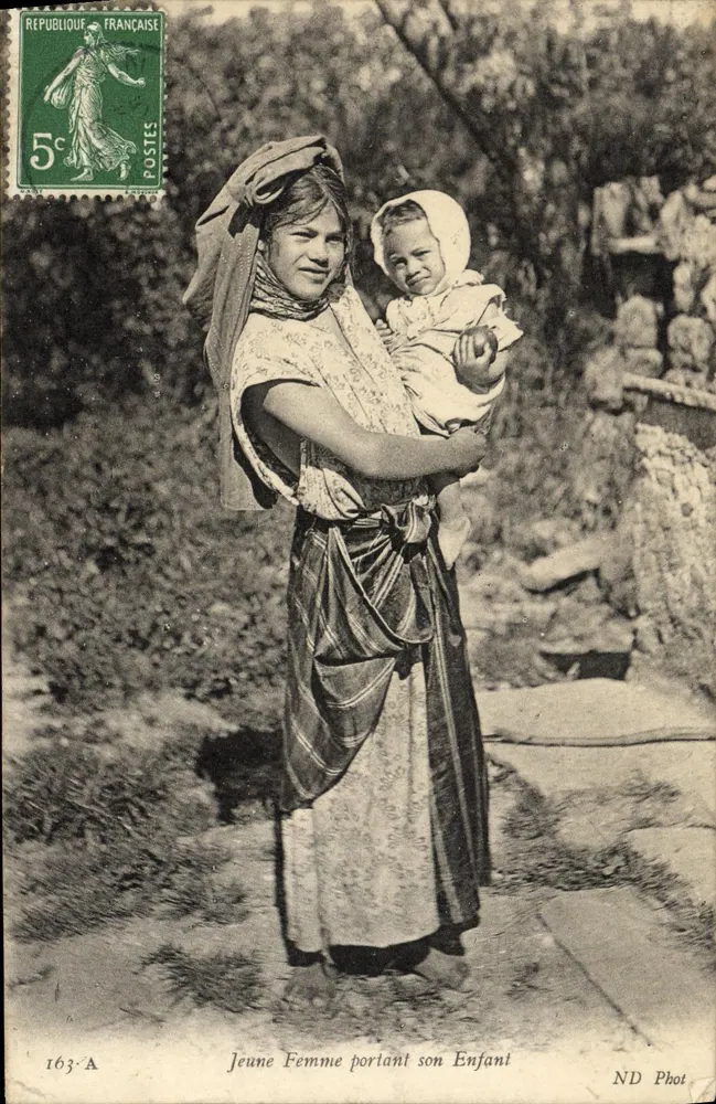 Junge Frau mit ihrem Kind — Straßenszene — ND Phot, Nr. 163-A - Vorderseite