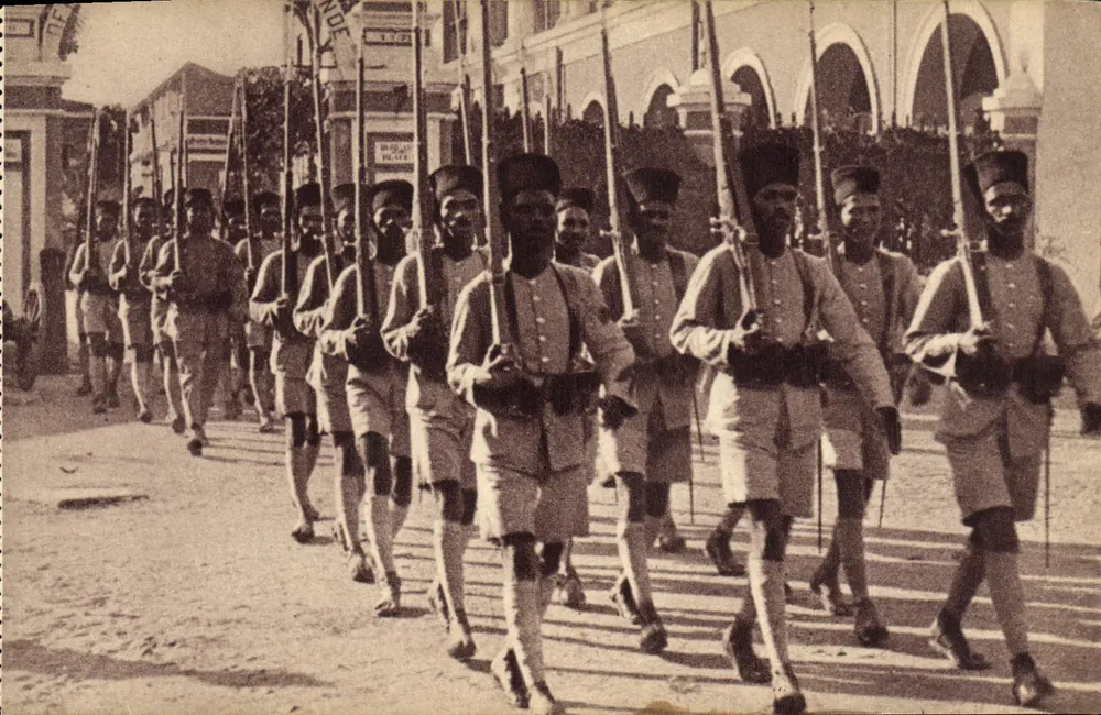 Kolonialtruppen (Indische Sepoys) — Marsch in Formation — Georges Lang, Paris - Vorderseite