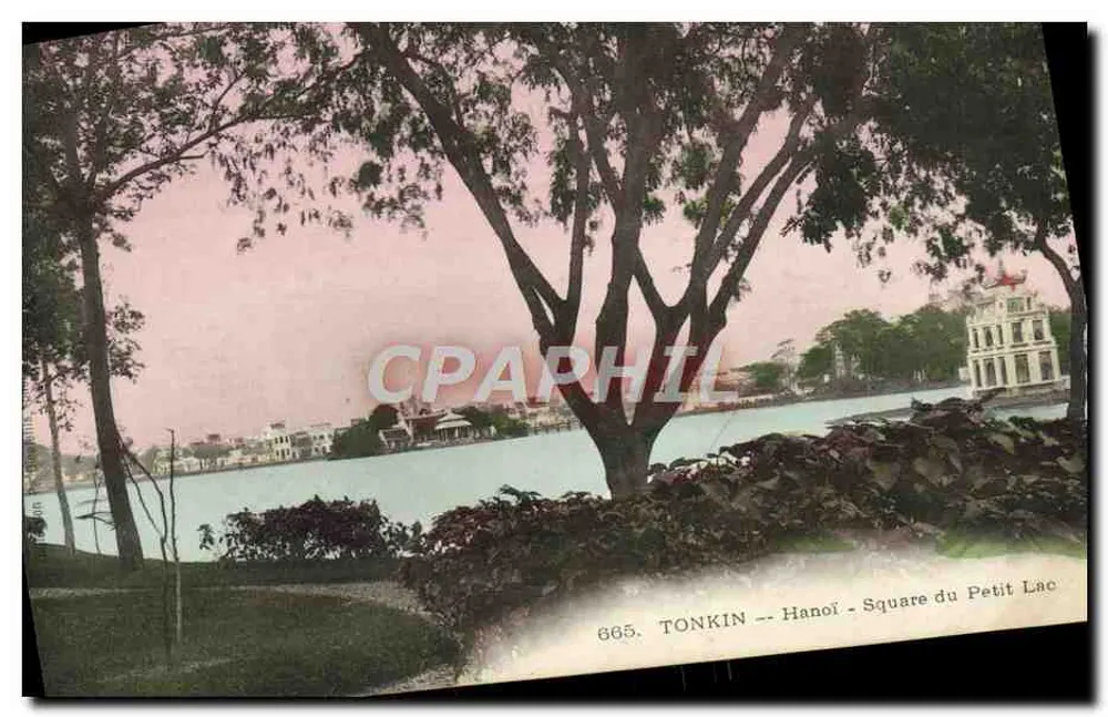Hanói - Praça do Pequeno Lago — vista do lago com árvores e edifícios — n° 665 - Frente