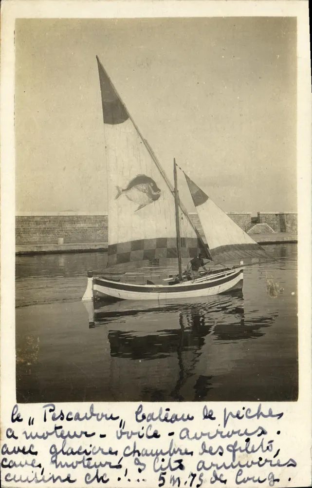 Der "Pescabou", Motor- und Segelfischboot — Ankünfte — mit Kühlbox, Kabine, Netzen, Keller, Motor, 5 m.75 lang — Avrillé - Vorderseite