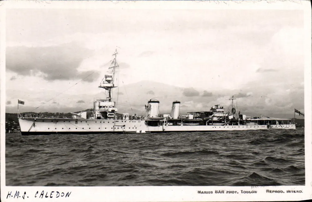 H.M.S. CALEDON — Cruizer da Marinha Real — Marius BAR Fot. TOULON - Frente