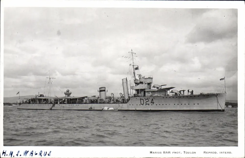 H.M.S. Walrus — D24 — Marius BAR Fot. Toulon - Frente