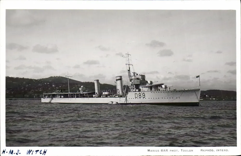 H.M.S. Witch — D89 — Marius BAR Fot. Toulon - Frente