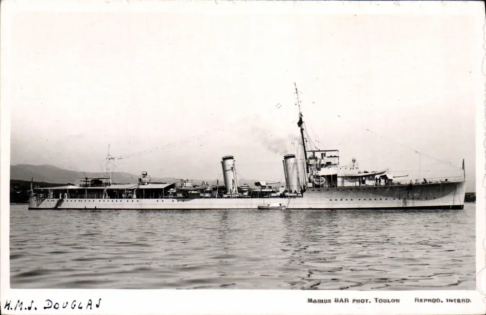 H.M.S. DOUGLAS — Detalhe do navio — Marhus BAR Fot. Toulon, Reprod. Interd. - Frente
